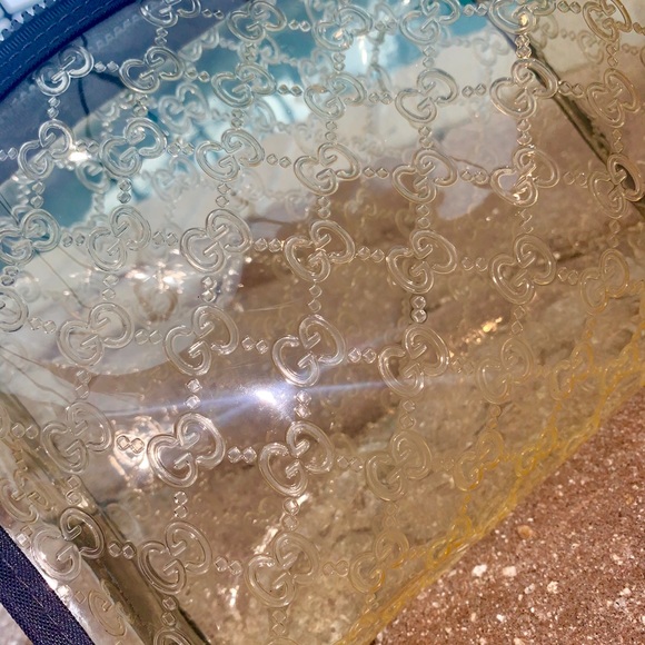 TRANSLUCENT GOLD GUCCI COSMETIC BAG - Picture 7 of 7